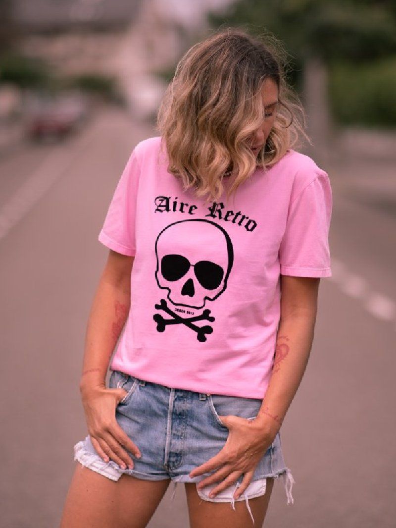 camiseta-unisex-calavera-rosa-aire-retro